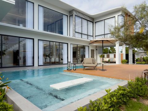 Luxury Pool Villa with High Potential Location, Adjacent to Two Roads, Near Mabprachan Reservoir, Pattaya - 3