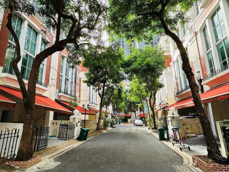 FOR RENT Townhouse Moo Bann Klang Krung Thonglor, Sukhumvit 55 - photo 2