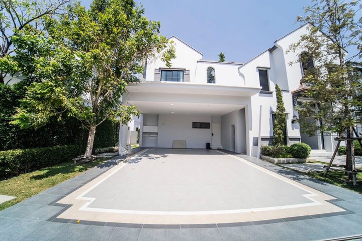 For Sale/Rent Luxury House NANTAWAN, Rama 9 - New Krungthep Kreetha Intersection, Corner Room - photo 1