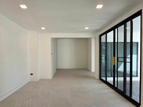บ้านเดี่ยวรีโนเวท + ต่อเติมใหม่ทั้งหลัง ใกล้ ม.รังสิต จอดรถได้ 8-9 คัน มีห้อง office หน้าบ้าน - 4