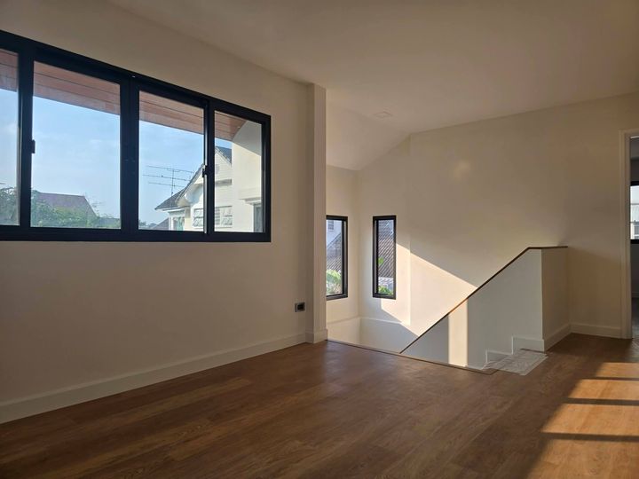 Renovated Detached House + Fully Extended Near Rangsit University, Parking for 8-9 Cars, Has an Office Room in Front - photo 8
