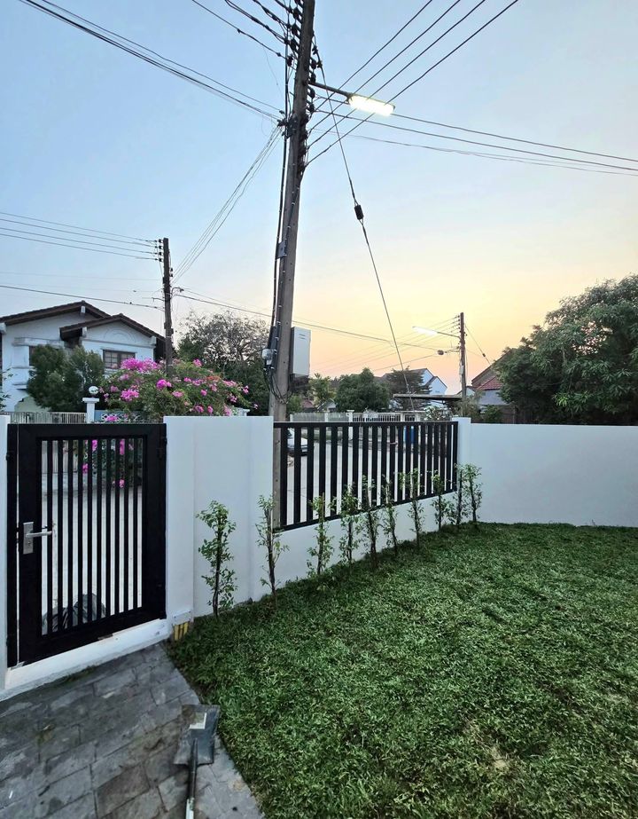 Renovated Detached House + Fully Extended Near Rangsit University, Parking for 8-9 Cars, Has an Office Room in Front - photo 7