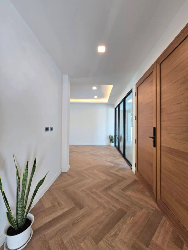 Renovated Detached House + Fully Extended Near Rangsit University, Parking for 8-9 Cars, Has an Office Room in Front - photo 9