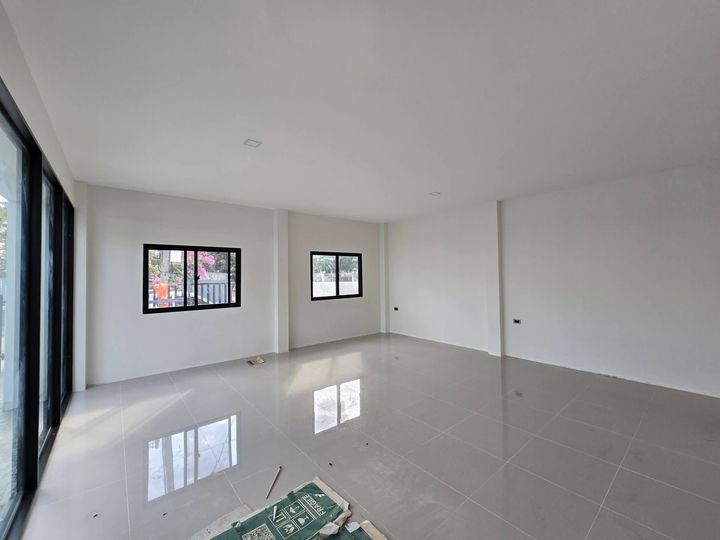Renovated Detached House + Fully Extended Near Rangsit University, Parking for 8-9 Cars, Has an Office Room in Front - photo 13