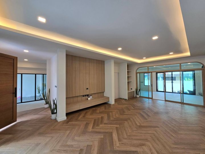 Renovated Detached House + Fully Extended Near Rangsit University, Parking for 8-9 Cars, Has an Office Room in Front - photo 15