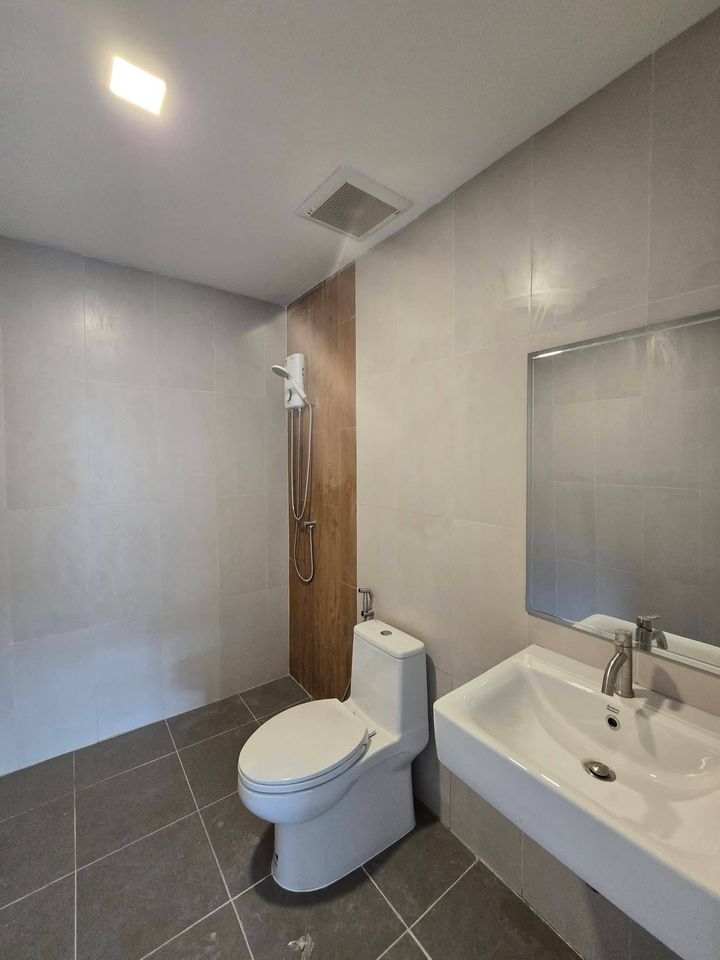 Renovated Detached House + Fully Extended Near Rangsit University, Parking for 8-9 Cars, Has an Office Room in Front - photo 16