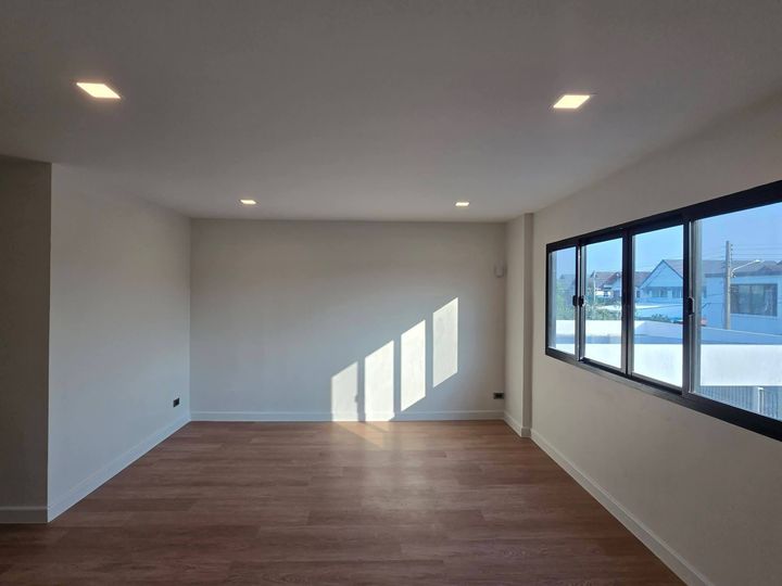 Renovated Detached House + Fully Extended Near Rangsit University, Parking for 8-9 Cars, Has an Office Room in Front - photo 18
