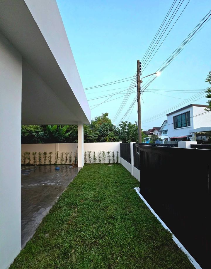 Renovated Detached House + Fully Extended Near Rangsit University, Parking for 8-9 Cars, Has an Office Room in Front - photo 19