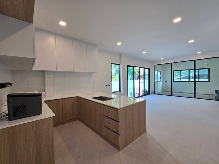 Renovated Detached House + Fully Extended Near Rangsit University, Parking for 8-9 Cars, Has an Office Room in Front - photo 21