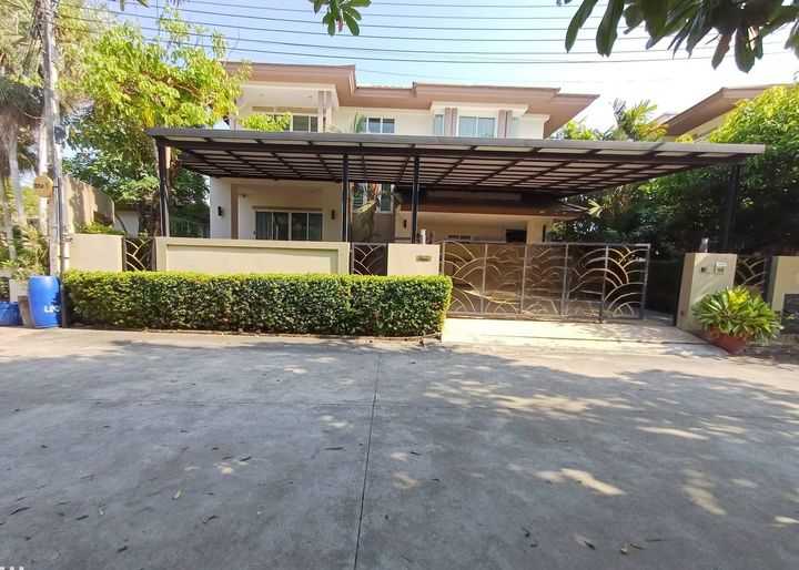 Large Corner Single House 112 sqw with Good Functionality: 5 Bedrooms, 4 Bathrooms, 4 Parking Spaces, Maid's Room, Separate Guest House with Attached Bathroom - photo 1