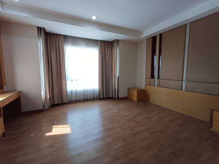 Large Corner Single House 112 sqw with Good Functionality: 5 Bedrooms, 4 Bathrooms, 4 Parking Spaces, Maid's Room, Separate Guest House with Attached Bathroom - photo 7