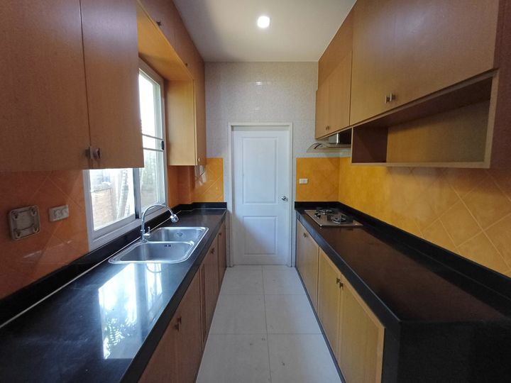 Large Corner Single House 112 sqw with Good Functionality: 5 Bedrooms, 4 Bathrooms, 4 Parking Spaces, Maid's Room, Separate Guest House with Attached Bathroom - photo 9