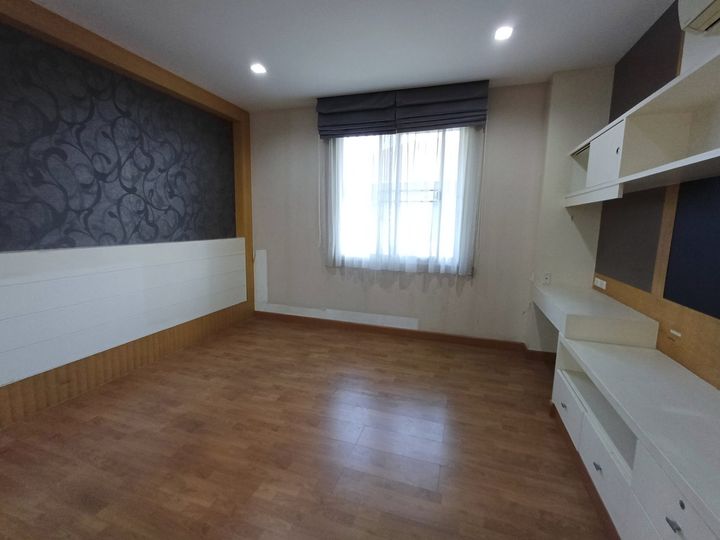 Large Corner Single House 112 sqw with Good Functionality: 5 Bedrooms, 4 Bathrooms, 4 Parking Spaces, Maid's Room, Separate Guest House with Attached Bathroom - photo 10