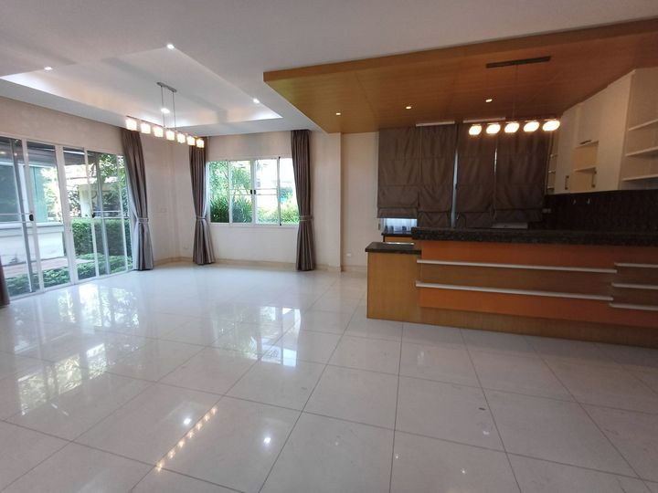 Large Corner Single House 112 sqw with Good Functionality: 5 Bedrooms, 4 Bathrooms, 4 Parking Spaces, Maid's Room, Separate Guest House with Attached Bathroom - photo 15