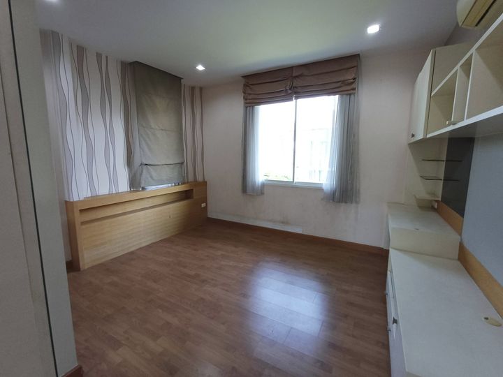 Large Corner Single House 112 sqw with Good Functionality: 5 Bedrooms, 4 Bathrooms, 4 Parking Spaces, Maid's Room, Separate Guest House with Attached Bathroom - photo 16