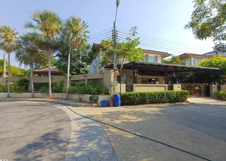 Large Corner Single House 112 sqw with Good Functionality: 5 Bedrooms, 4 Bathrooms, 4 Parking Spaces, Maid's Room, Separate Guest House with Attached Bathroom - photo 18