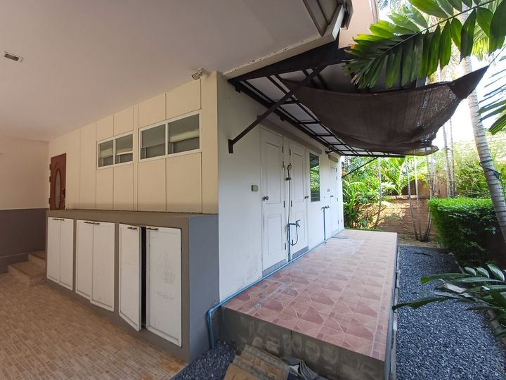 Large Corner Single House 112 sqw with Good Functionality: 5 Bedrooms, 4 Bathrooms, 4 Parking Spaces, Maid's Room, Separate Guest House with Attached Bathroom - photo 21