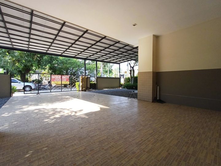 Large Corner Single House 112 sqw with Good Functionality: 5 Bedrooms, 4 Bathrooms, 4 Parking Spaces, Maid's Room, Separate Guest House with Attached Bathroom - photo 22