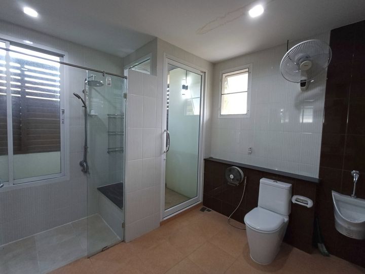 Large Corner Single House 112 sqw with Good Functionality: 5 Bedrooms, 4 Bathrooms, 4 Parking Spaces, Maid's Room, Separate Guest House with Attached Bathroom - photo 23
