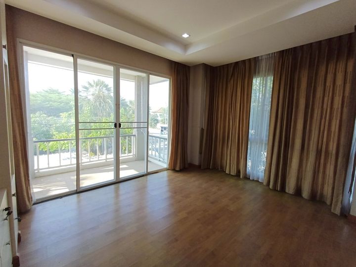 Large Corner Single House 112 sqw with Good Functionality: 5 Bedrooms, 4 Bathrooms, 4 Parking Spaces, Maid's Room, Separate Guest House with Attached Bathroom - photo 24