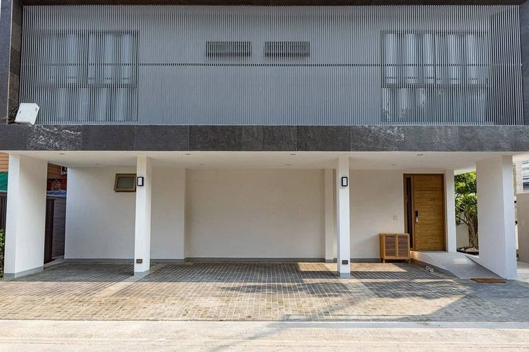 Luxury Business Residence by AssetWise - 4-Story Pool Villa & Home Office Style - photo 2