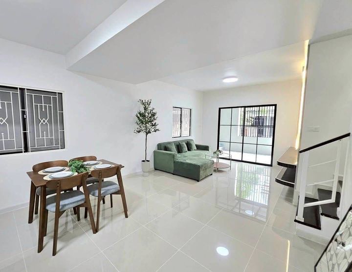 This house has leftover money in the hundreds of thousands. Corner townhouse, 2 stories, newly renovated, beautifully decorated, ready to move in. Price 1.99 million. - photo 3