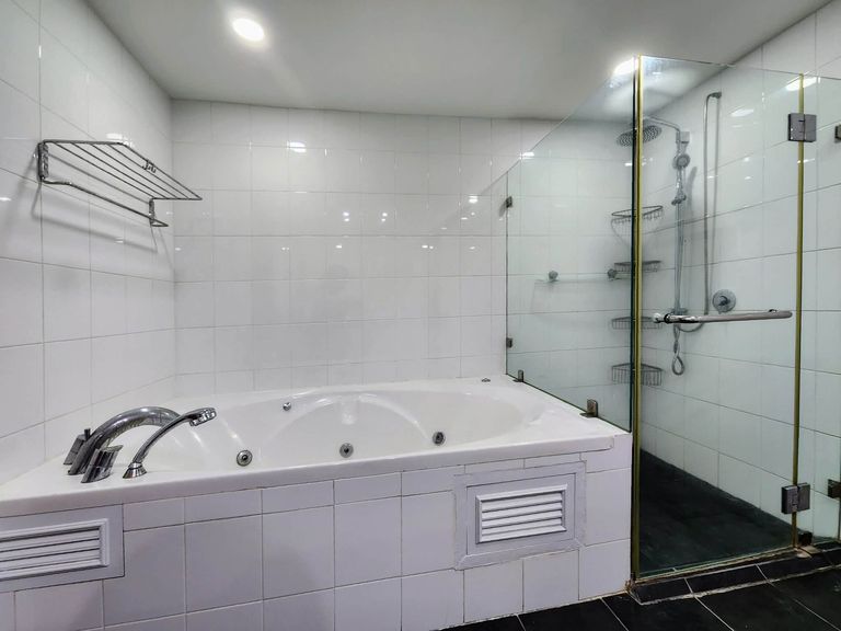 PENTHOUSE FOR SALE / Somkid Gardens Condominium - photo 7