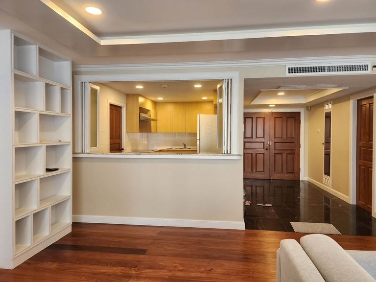 PENTHOUSE FOR SALE / Somkid Gardens Condominium - photo 12