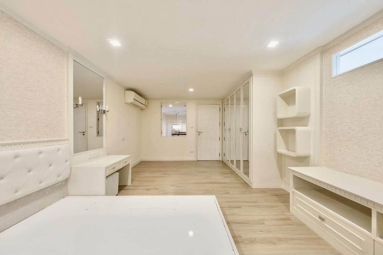 For Rent: The Emporio Place Sukhumvit 24 Duplex BTS Phrom Phong Condo - photo 4