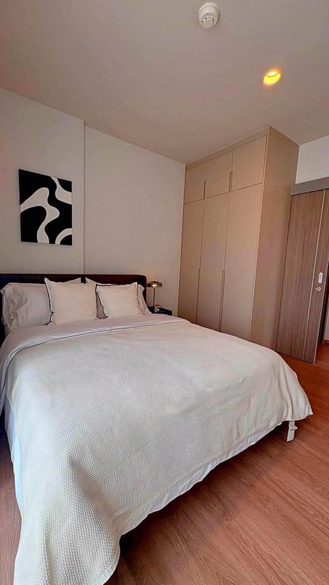 Spacious 2-Bedroom Residence with Private Glass Study @ The Issara Sathorn - 3