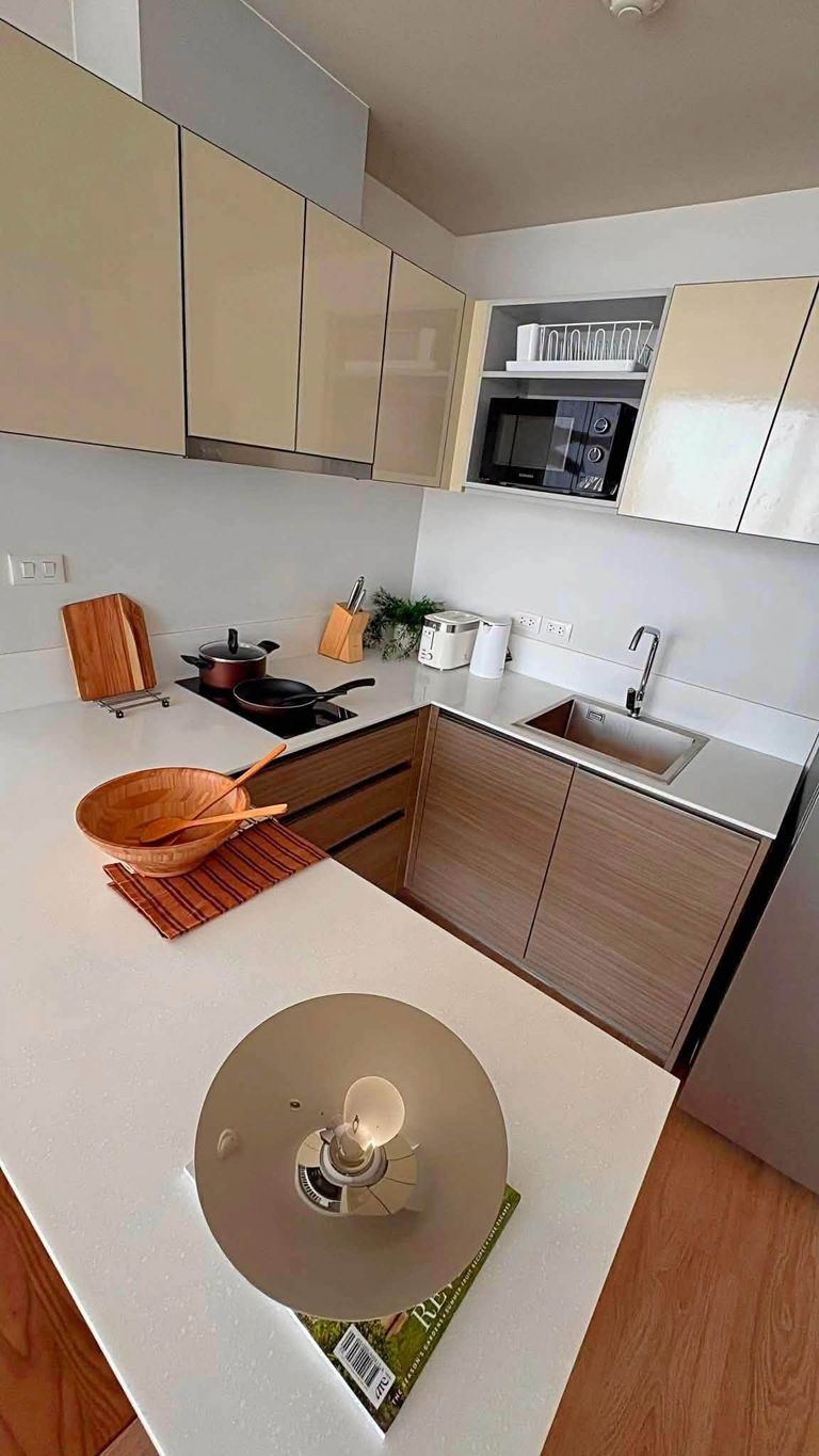 ที่พัก 2 ห้องนอนกว้างขวางพร้อมห้องทำงานกระจกส่วนตัว @ ดิ อิสสระ สาทร - รูปที่ 6