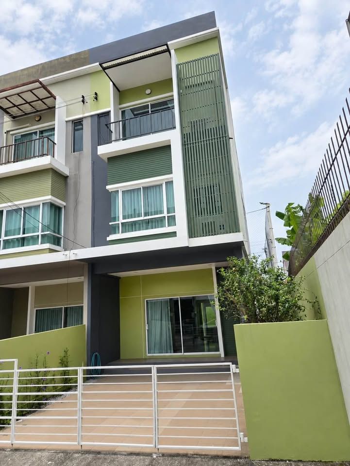 For Rent: Corner Townhome, Nalin Avenue 2 Project, Ramkhamhaeng 144 - photo 1