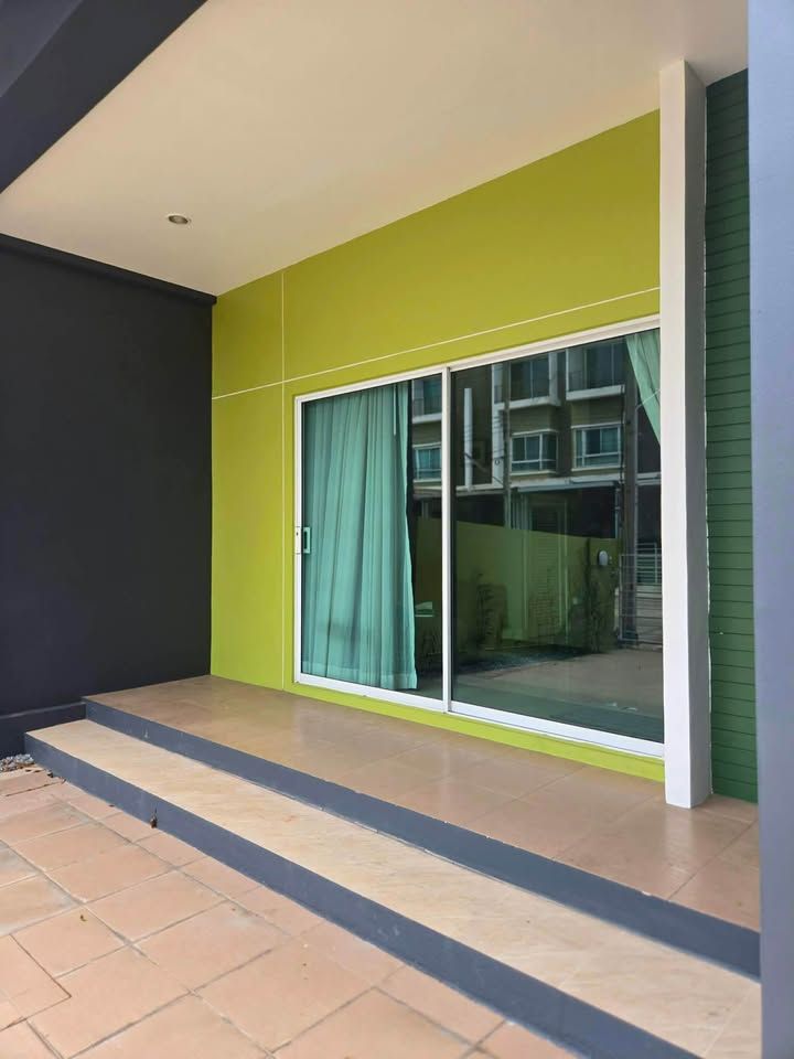 For Rent: Corner Townhome, Nalin Avenue 2 Project, Ramkhamhaeng 144 - photo 2