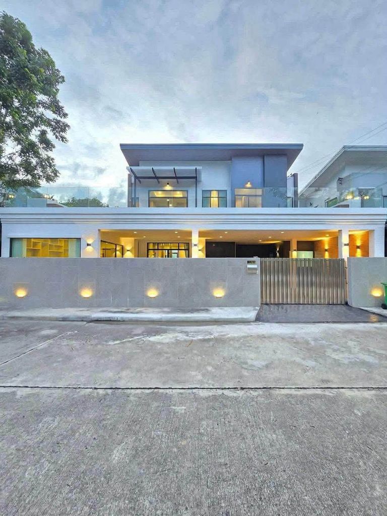 Luxury Nordic Style Detached House, Spacious and Impressive, Located on a Main Road! Piamsuk Village 1 (Soi Baan Kluai - Sai Noi) - photo 1