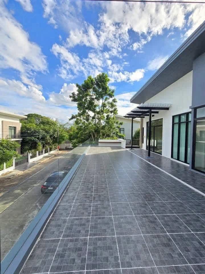 Luxury Nordic Style Detached House, Spacious and Impressive, Located on a Main Road! Piamsuk Village 1 (Soi Baan Kluai - Sai Noi) - photo 11