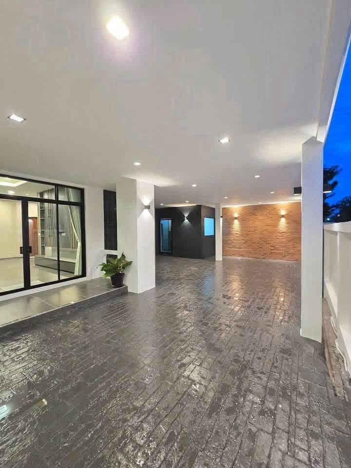 Luxury Nordic Style Detached House, Spacious and Impressive, Located on a Main Road! Piamsuk Village 1 (Soi Baan Kluai - Sai Noi) - photo 12