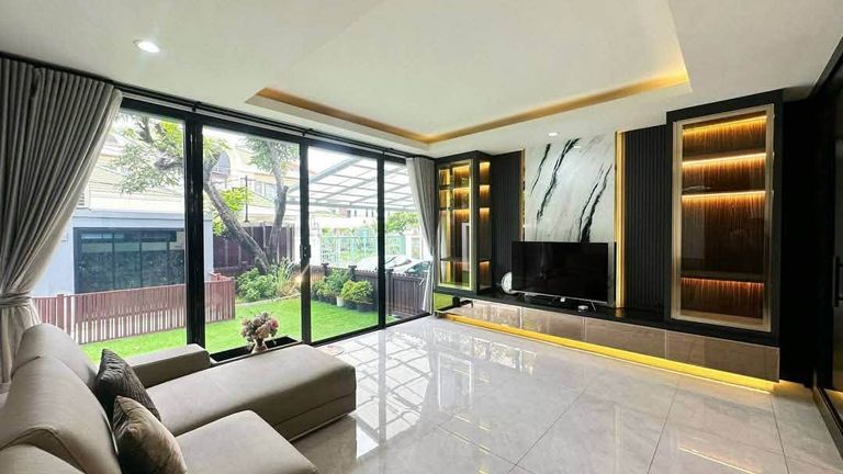 Luxury 3-Story Detached House 97 sq.wah with Elevator and Private Swimming Pool 473 sqm in the Heart of Inthamara 28–Ratchadapisek, Central City Location - photo 7