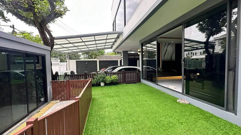 Luxury 3-Story Detached House 97 sq.wah with Elevator and Private Swimming Pool 473 sqm in the Heart of Inthamara 28–Ratchadapisek, Central City Location - photo 10