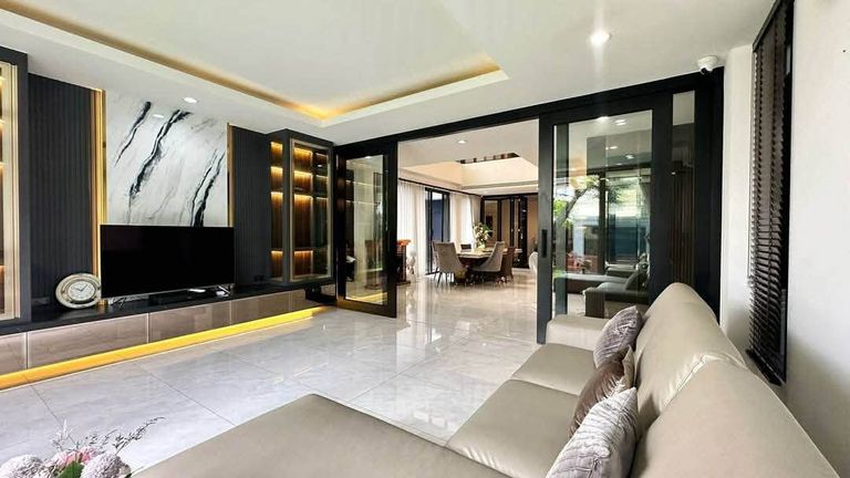 Luxury 3-Story Detached House 97 sq.wah with Elevator and Private Swimming Pool 473 sqm in the Heart of Inthamara 28–Ratchadapisek, Central City Location - photo 12