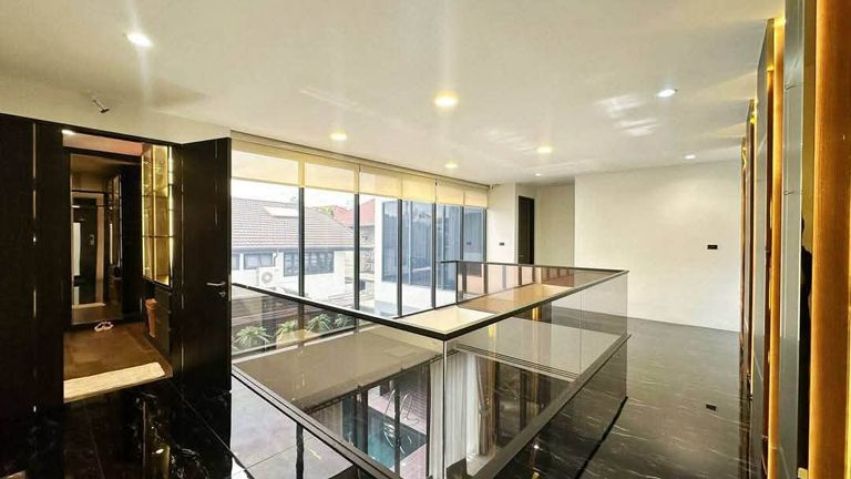Luxury 3-Story Detached House 97 sq.wah with Elevator and Private Swimming Pool 473 sqm in the Heart of Inthamara 28–Ratchadapisek, Central City Location - photo 14