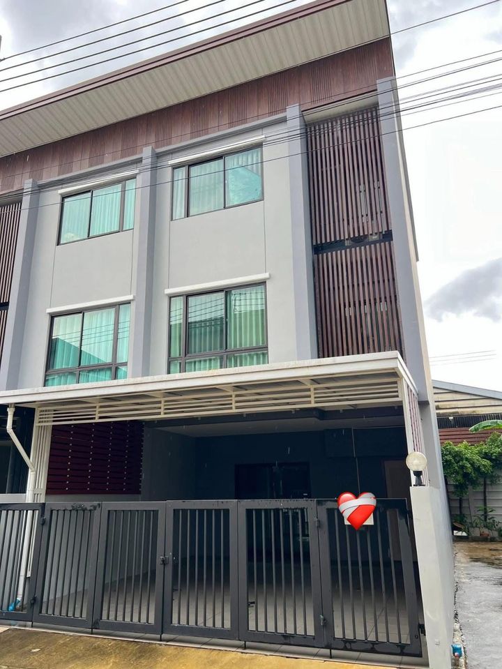 ให้เช่าบ้านทาวน์โฮม 3 ชั้น (หลังมุม)ใจกลางรัชดา-ลาดพร้าว - รูปที่ 1