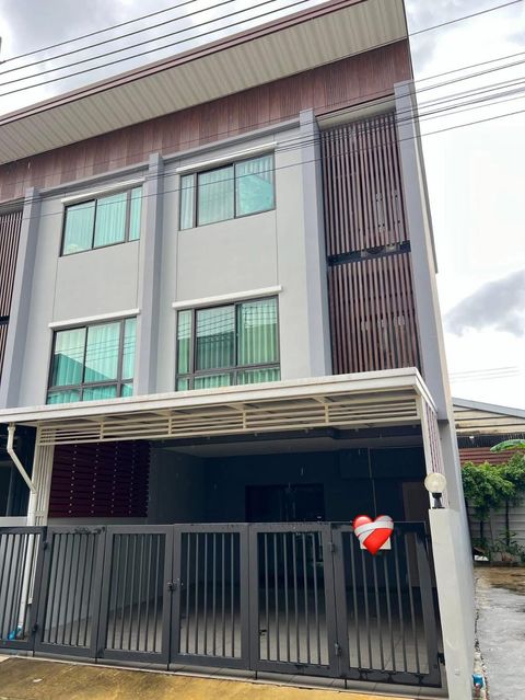 ให้เช่าบ้านทาวน์โฮม 3 ชั้น (หลังมุม)ใจกลางรัชดา-ลาดพร้าว - 1