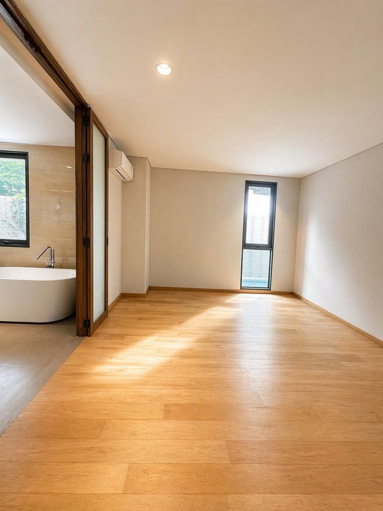 For rent: Unfurnished house at The Urban Reserve, a 3-story Super Luxury single house next to the parallel road of the motorway heading into the city (Pattanakarn 53) - photo 3