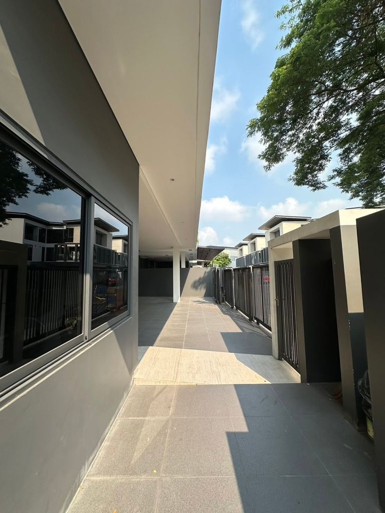 For rent: Unfurnished house at The Urban Reserve, a 3-story Super Luxury single house next to the parallel road of the motorway heading into the city (Pattanakarn 53) - photo 7