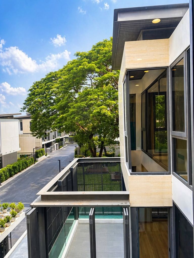 For rent: Unfurnished house at The Urban Reserve, a 3-story Super Luxury single house next to the parallel road of the motorway heading into the city (Pattanakarn 53) - photo 9