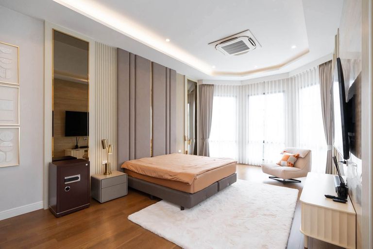 Luxury Detached House Near Clubhouse Narasiri Krungthep Kreetha, Function Adjustable to Lifestyle - photo 13