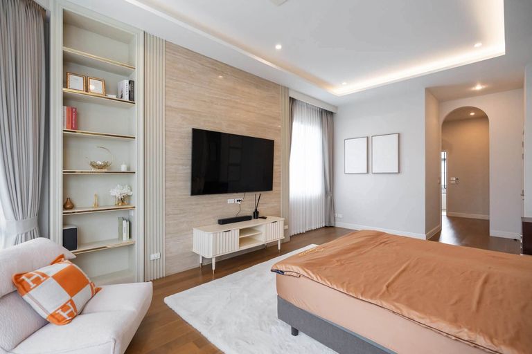 Luxury Detached House Near Clubhouse Narasiri Krungthep Kreetha, Function Adjustable to Lifestyle - photo 17