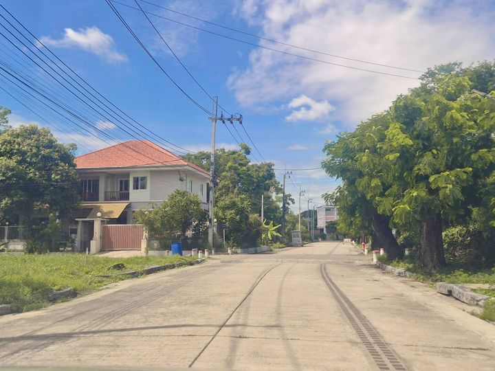 ขายที่ดินถมแล้ว เนื้อที่ 101 ตรว. บนถนนสาย 2 ซ. 11 เชฟสี่เหลี่ยมผืนผ้า เป็นที่ดินเปล่าในโครงการ ม.รวมเก้า - รูปที่ 2