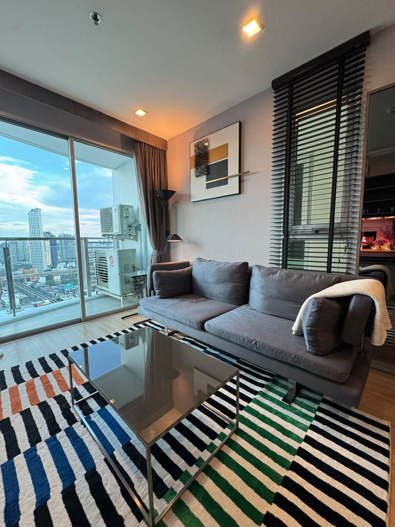For Rent: Skywalk Residences Sukhumvit 69 Corner Unit on 31st Floor Next to BTS Phra Khanong - photo 1