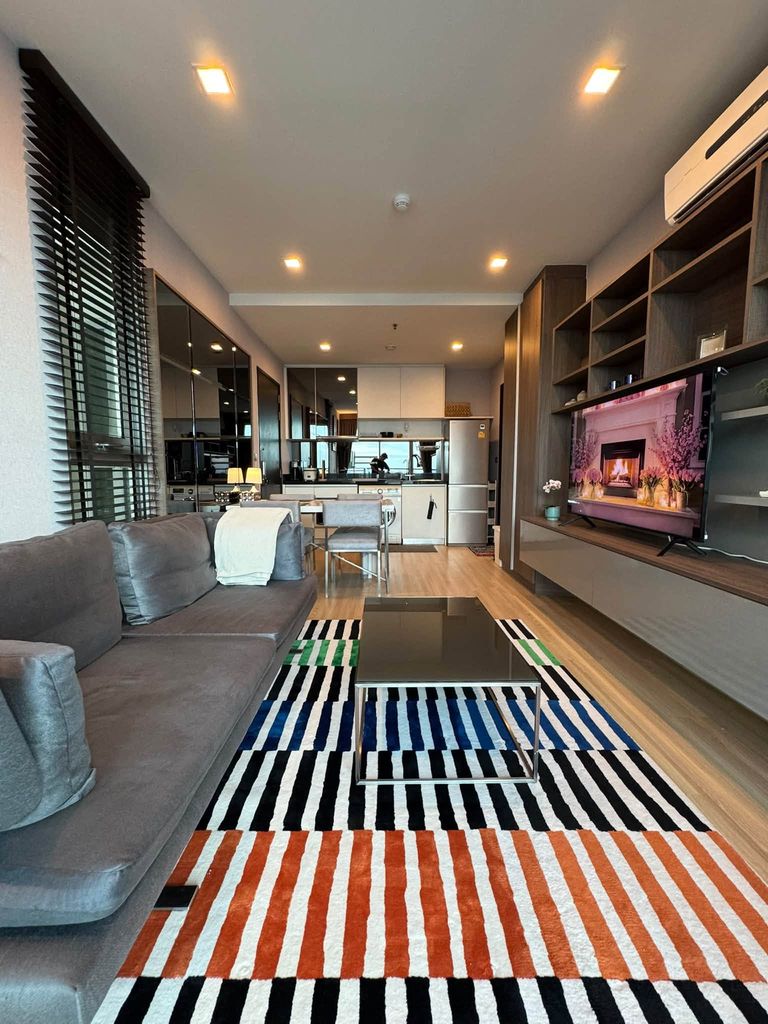 For Rent: Skywalk Residences Sukhumvit 69 Corner Unit on 31st Floor Next to BTS Phra Khanong - photo 2